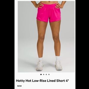 LuluLemon hotty hot low-rise lined short 4”